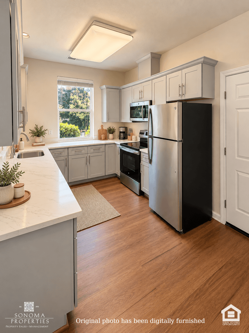 Sonoma Apartment: 838 3rd Street West