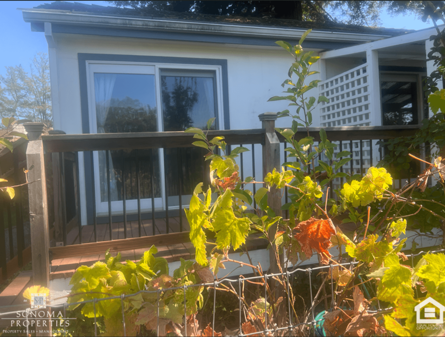 Sonoma House: 217 1st St West