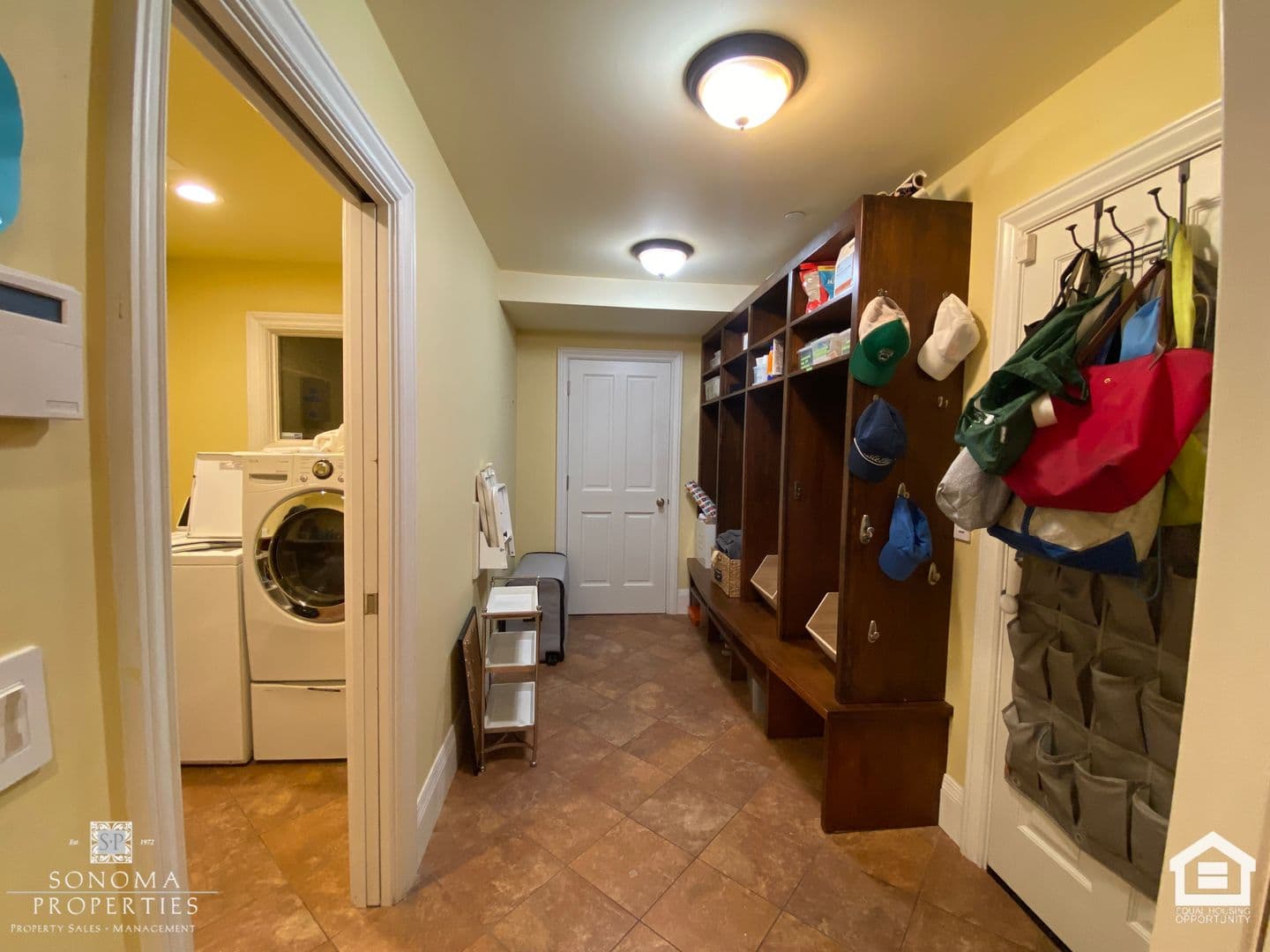 Sonoma House: 800 5th Street East
