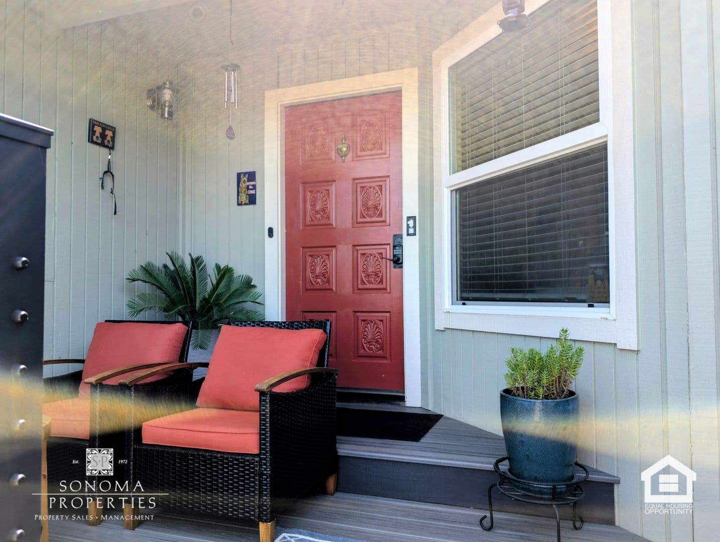 Sonoma House: 689 Cherry Lane