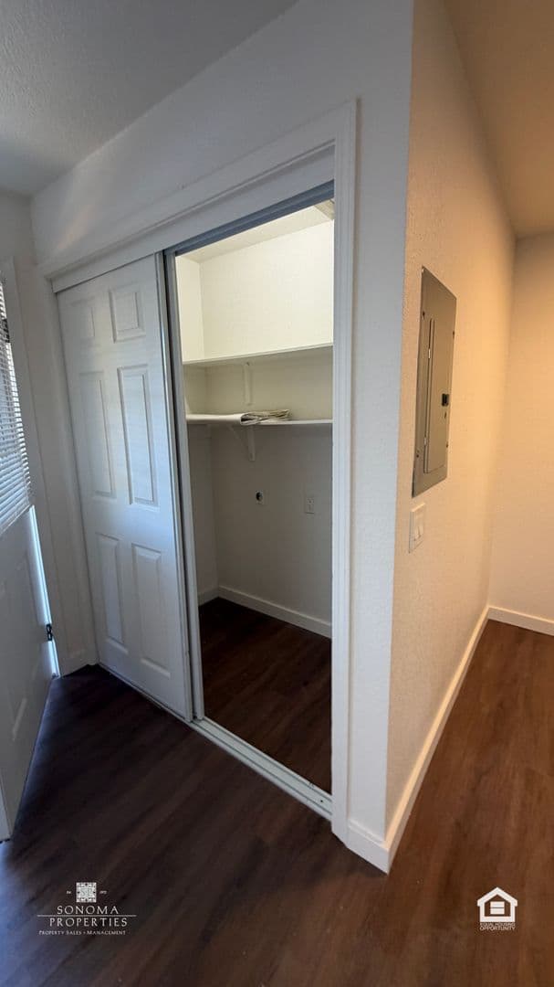Kenwood House: 7786 Sonoma Highway,