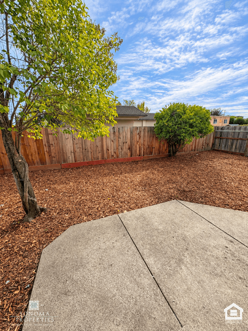 Sonoma House: 503 Oregon Street