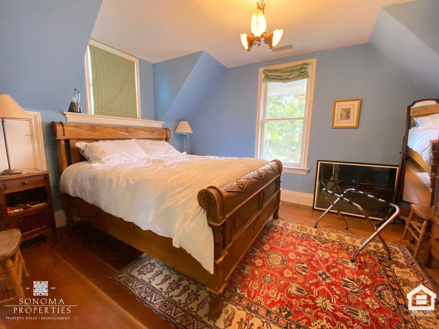 Sonoma House: 800 5th Street East