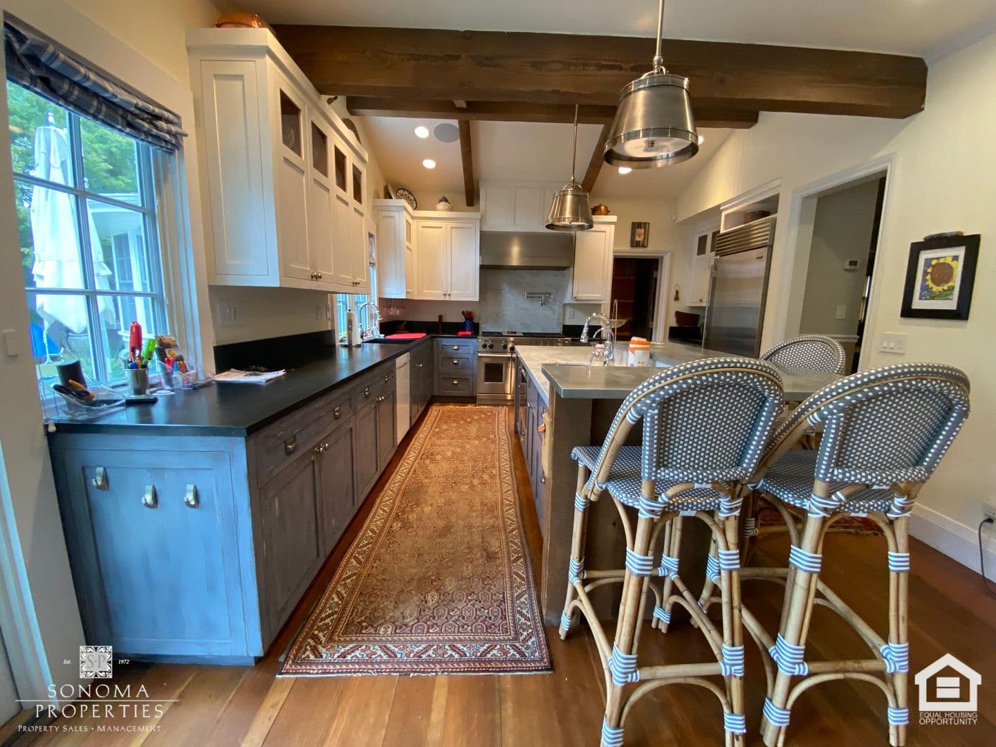 Sonoma House: 800 5th Street East