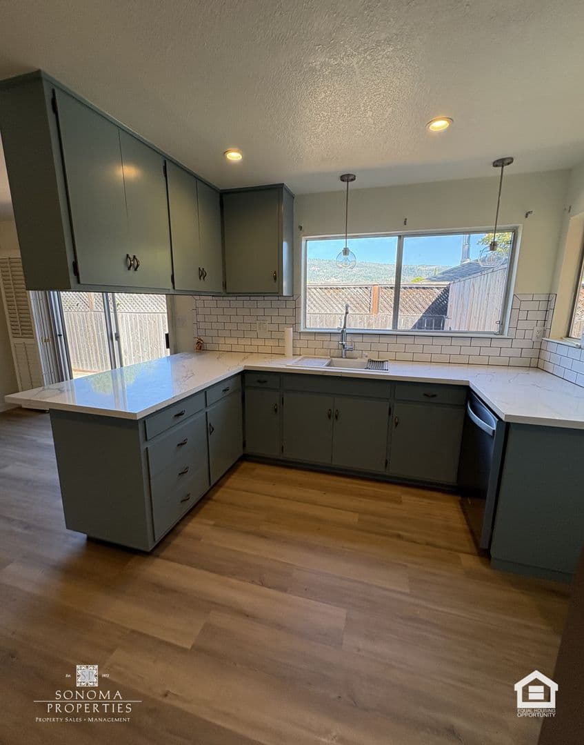 Glen Ellen House: 881 Cecelia Drive