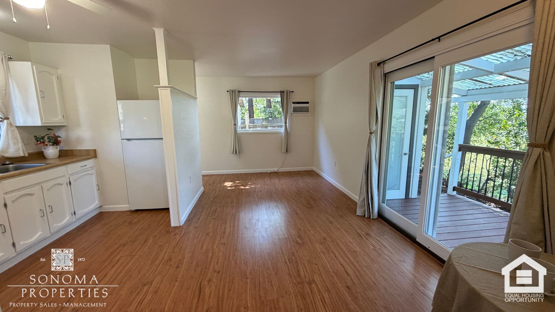 Sonoma House: 217 1st St West