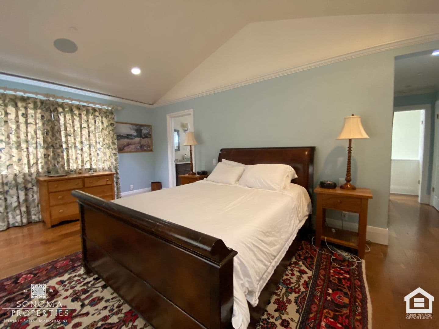 Sonoma House: 800 5th Street East