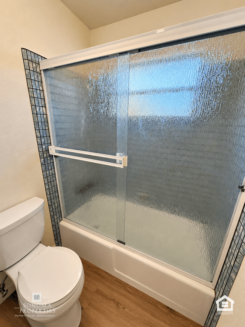 Glen Ellen House: 881 Cecelia Drive