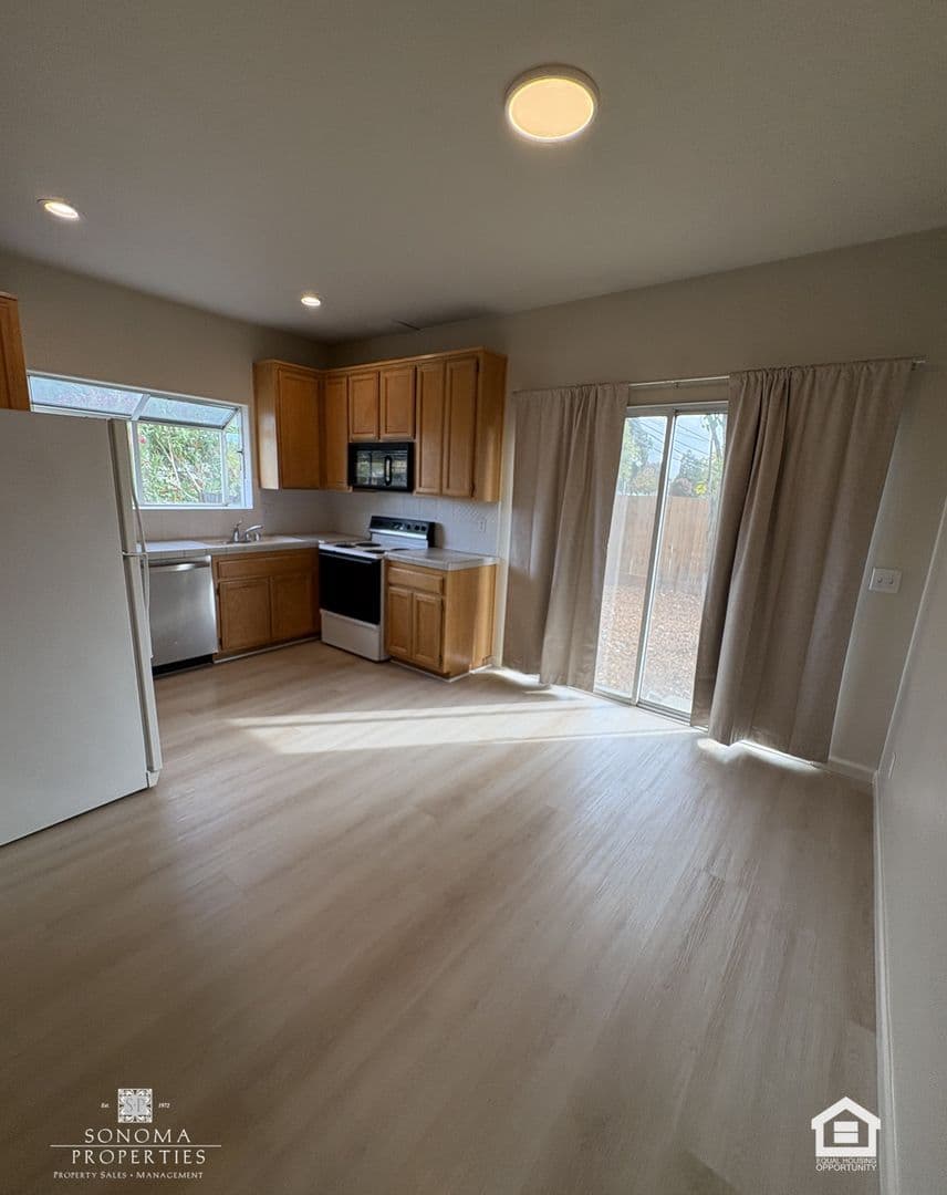 Sonoma House: 503 Oregon Street