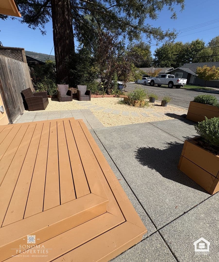 Glen Ellen House: 879 Cecelia Drive