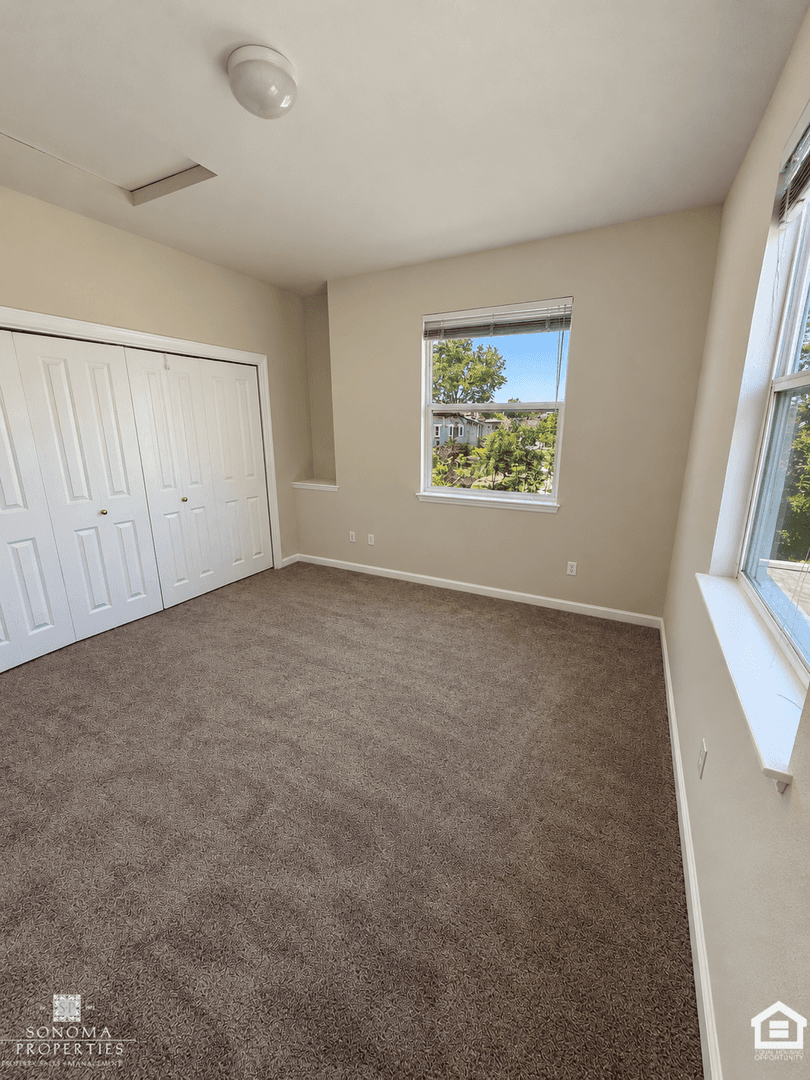 Sonoma Apartment: 838 3rd Street West