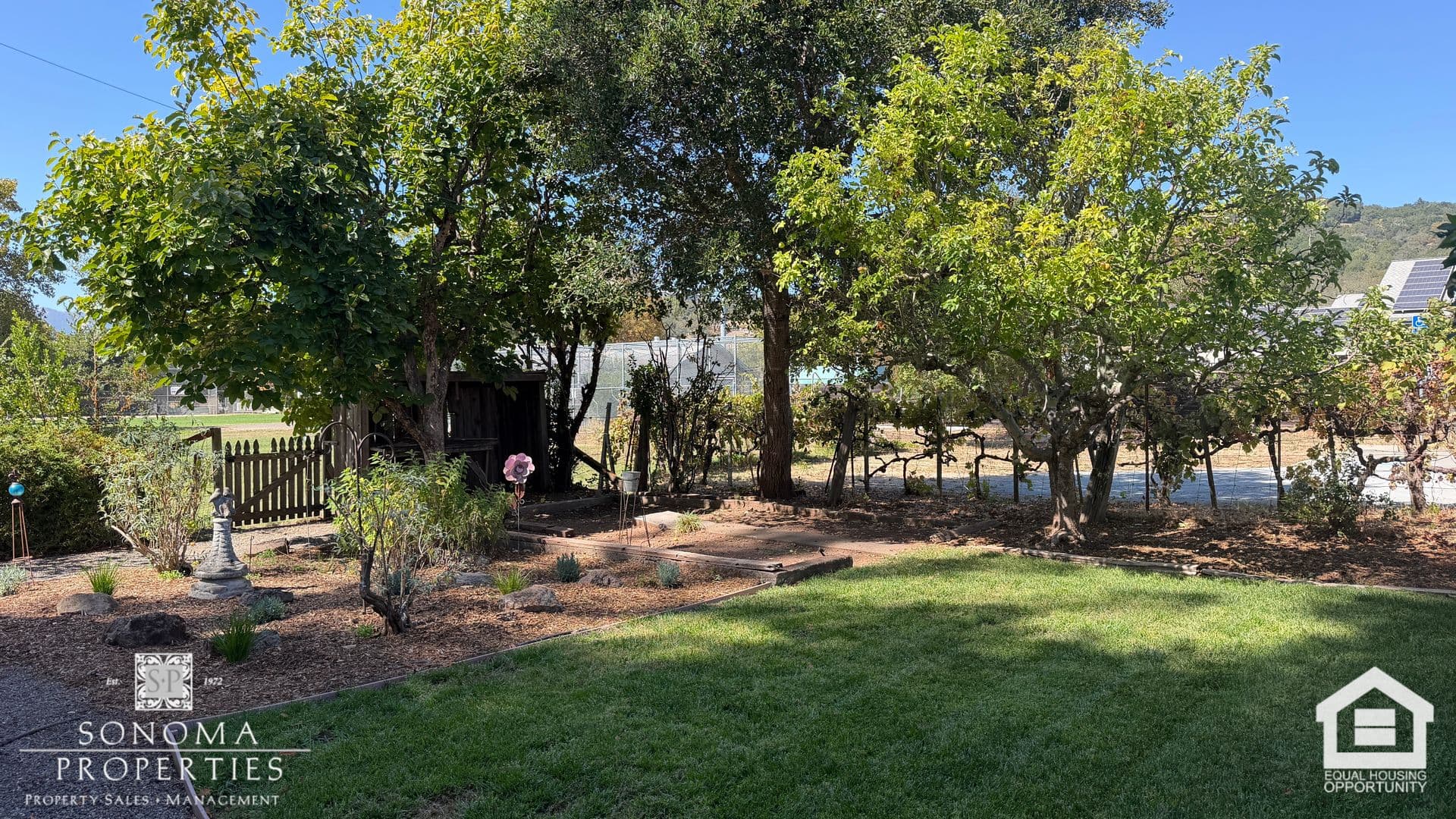 Sonoma House: 217 1st St West