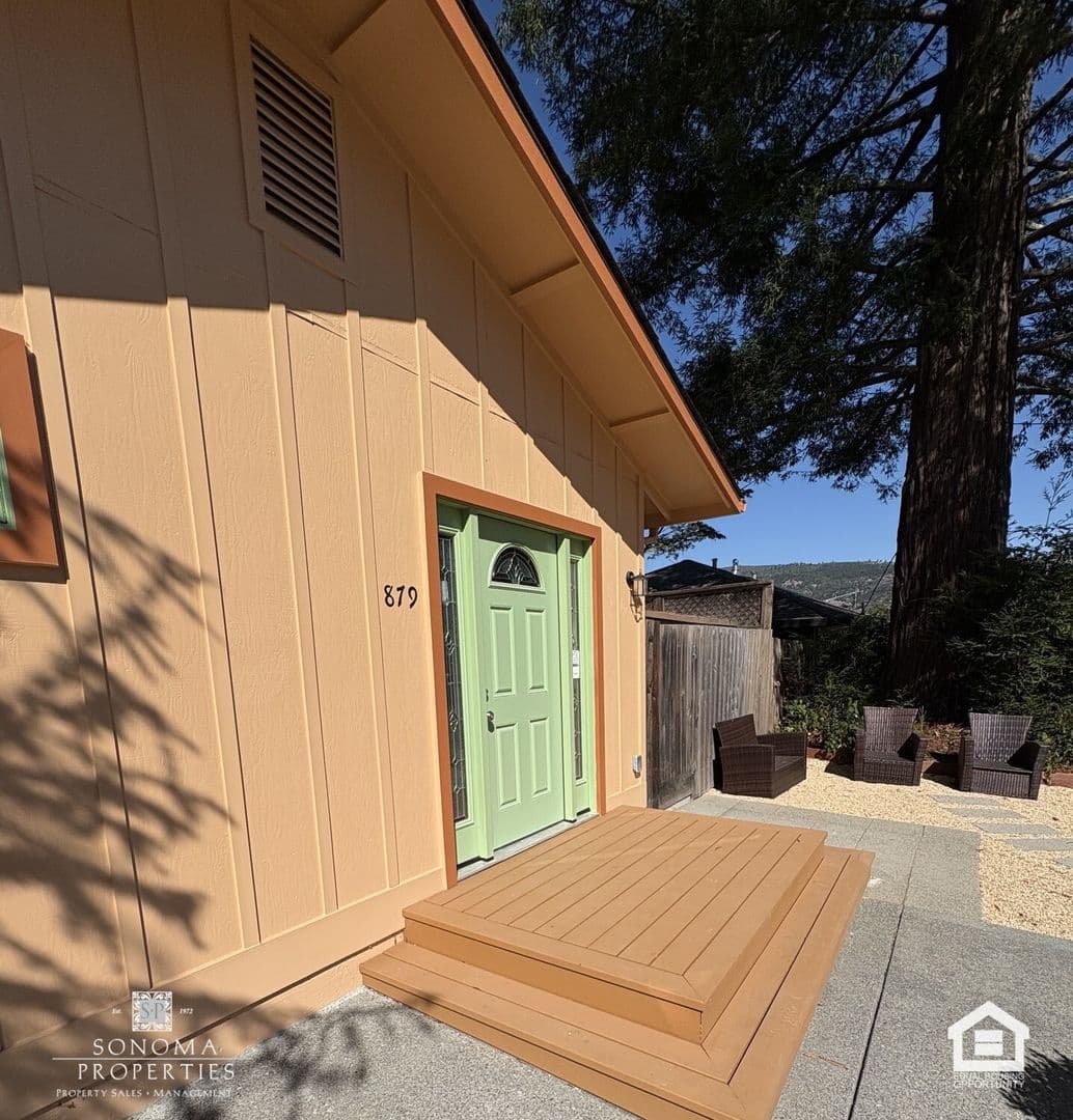 Glen Ellen House: 879 Cecelia Drive