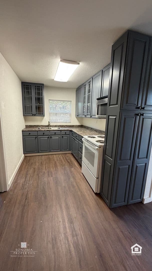 Kenwood House: 7786 Sonoma Highway,