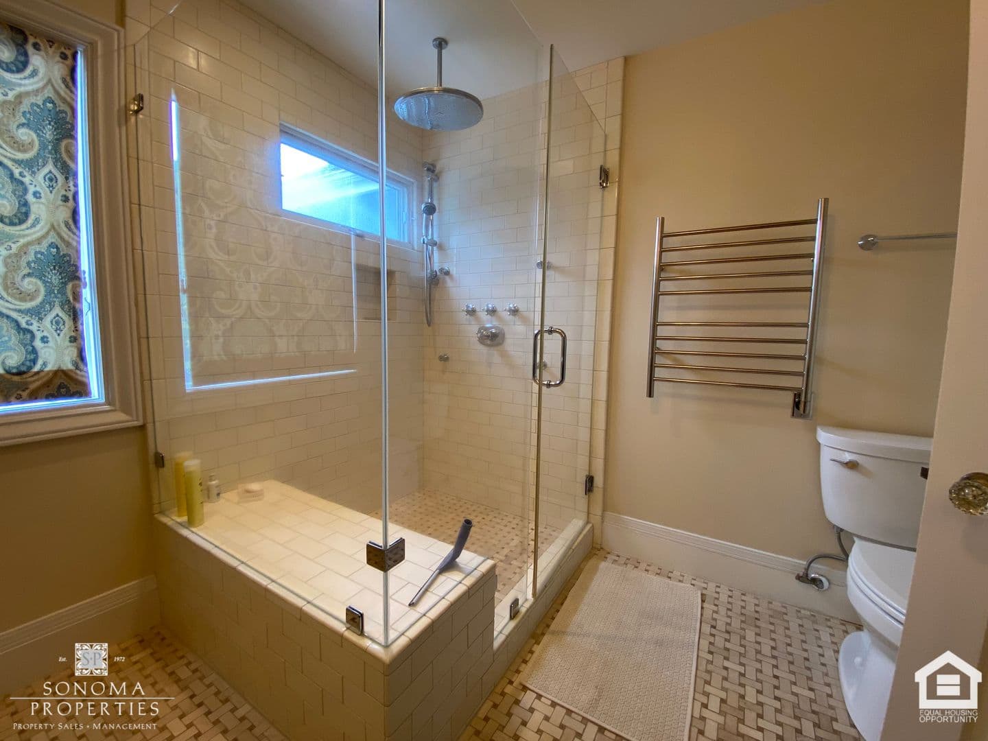 Sonoma House: 800 5th Street East
