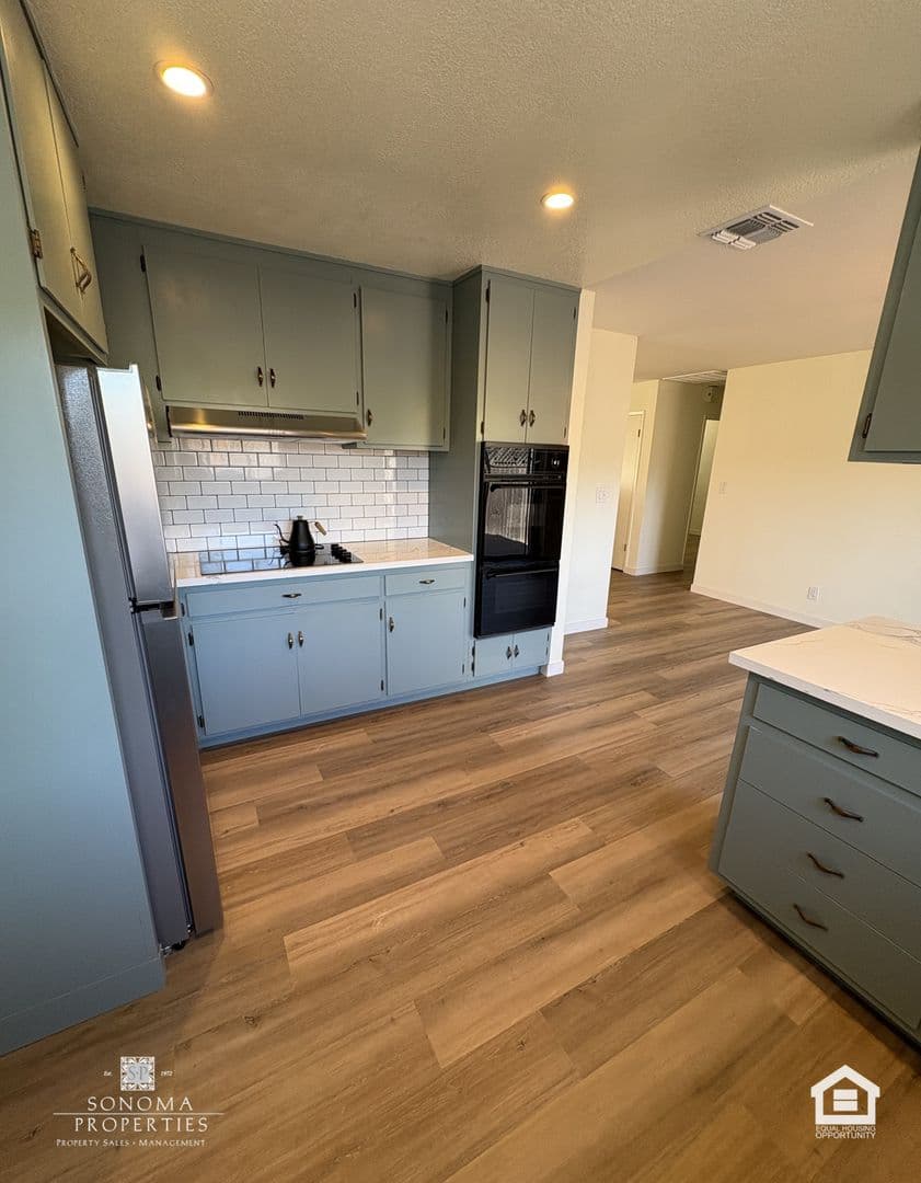 Glen Ellen House: 881 Cecelia Drive