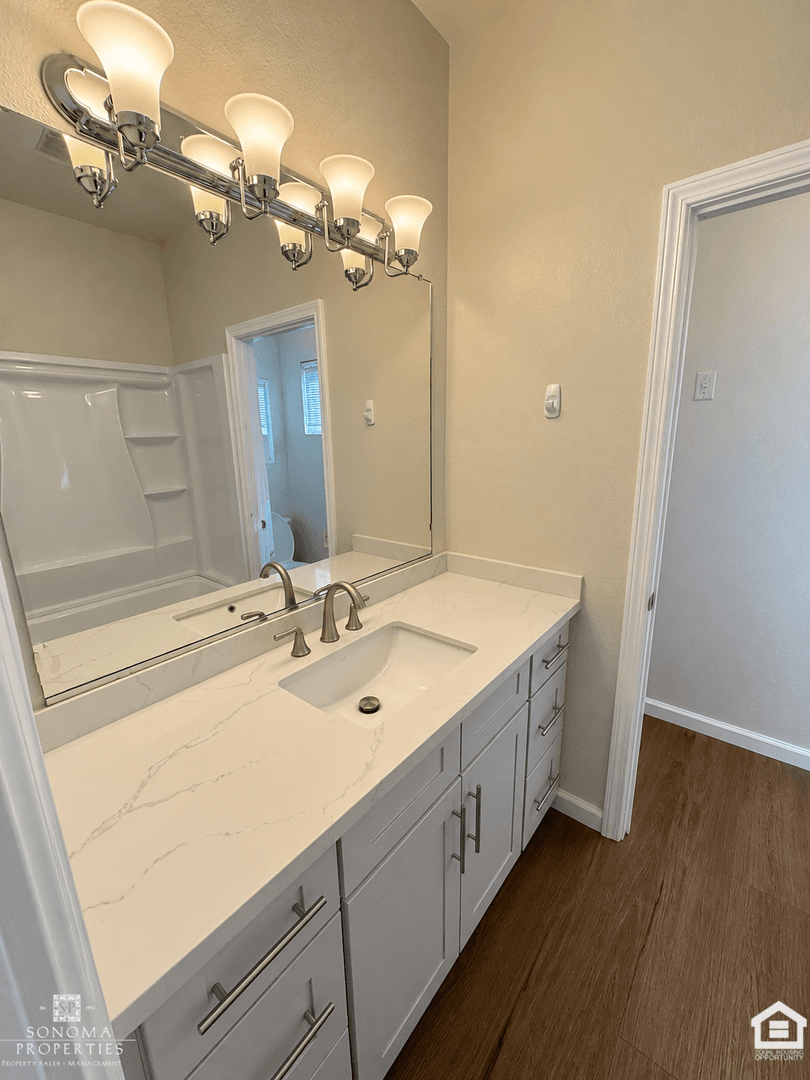 Sonoma Apartment: 838 3rd Street West