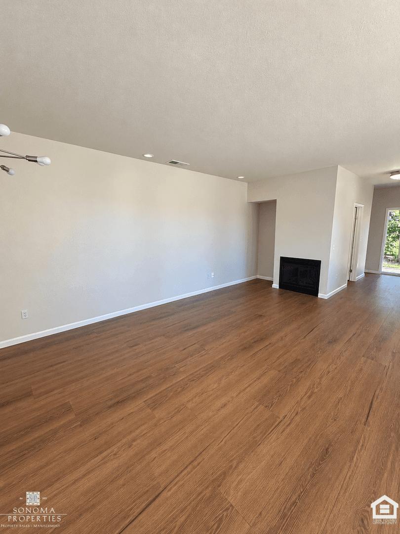 Sonoma Apartment: 838 3rd Street West