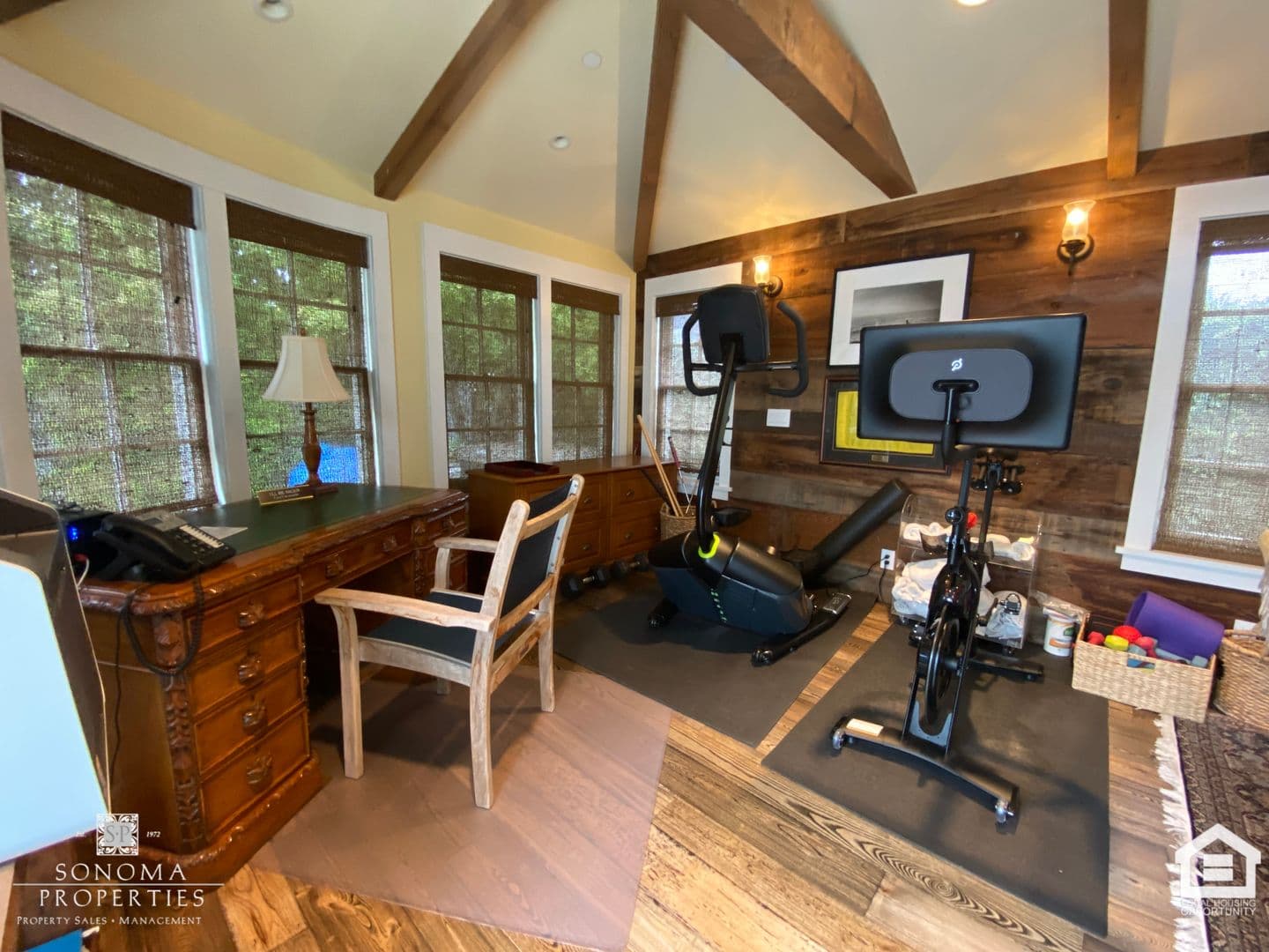 Sonoma House: 800 5th Street East