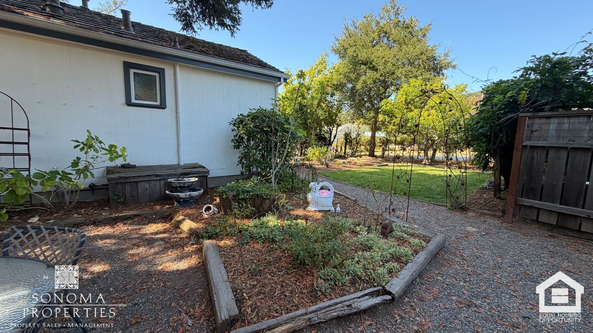 Sonoma House: 217 1st St West
