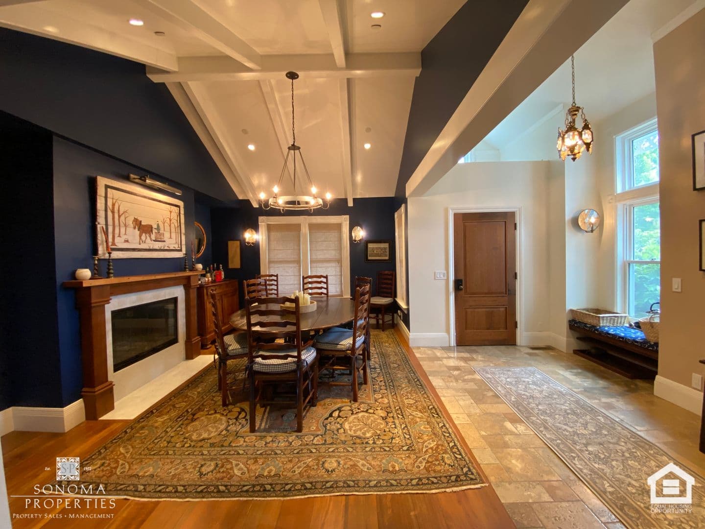 Sonoma House: 800 5th Street East