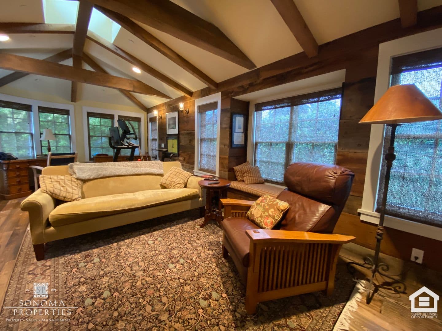 Sonoma House: 800 5th Street East