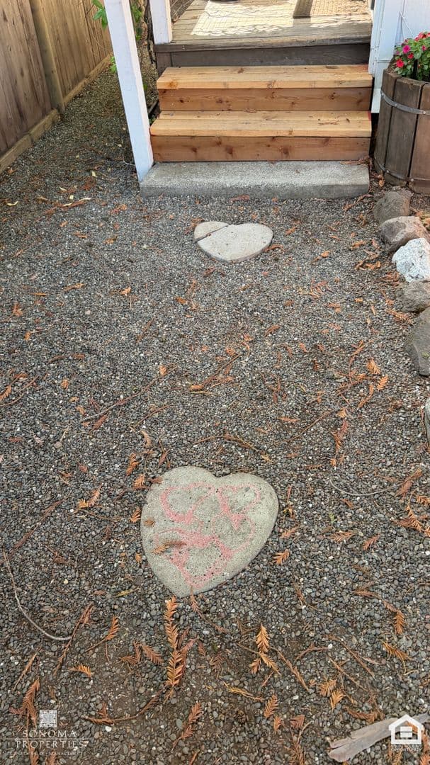 Sonoma House: 217 1st St West