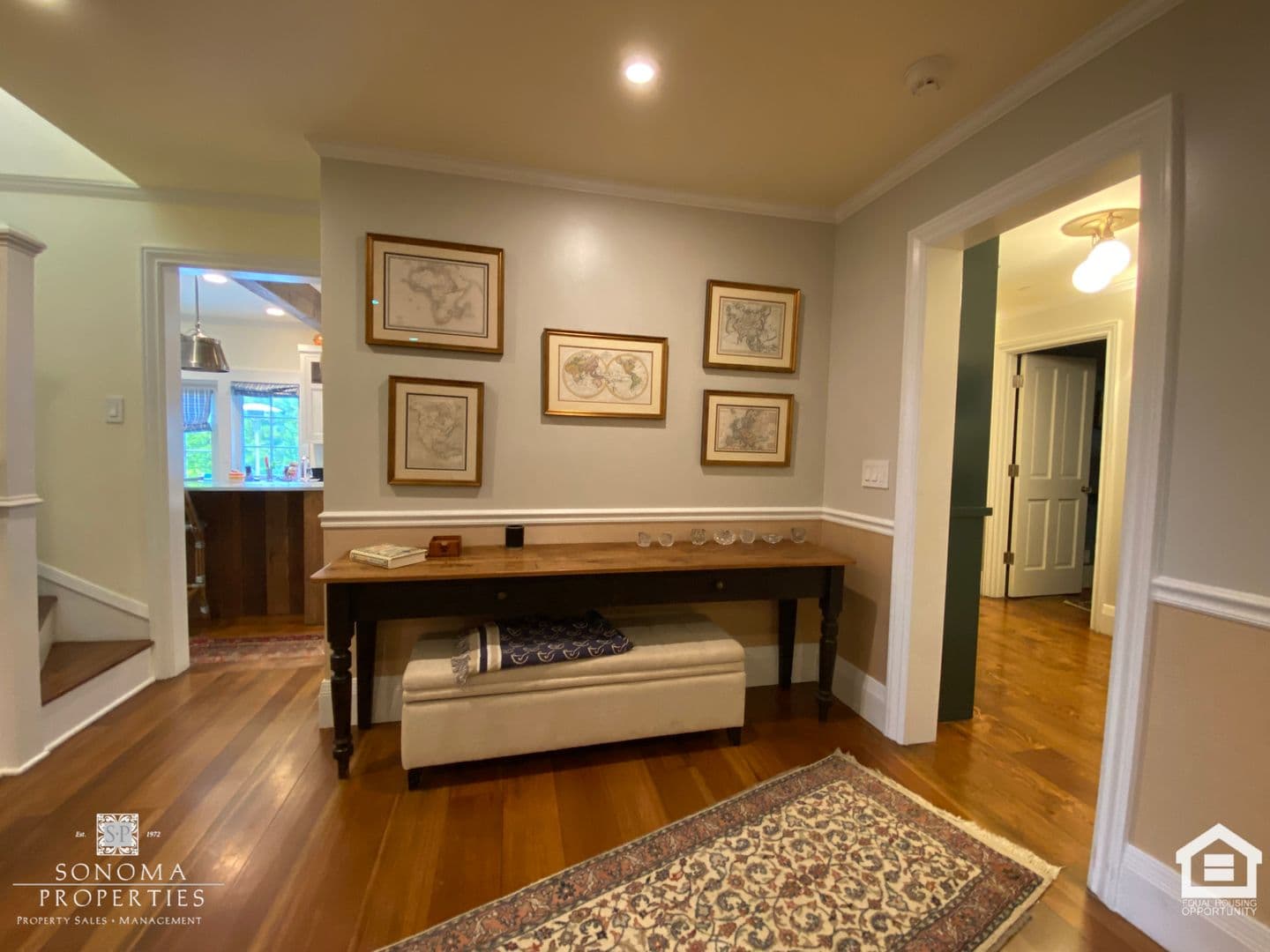 Sonoma House: 800 5th Street East