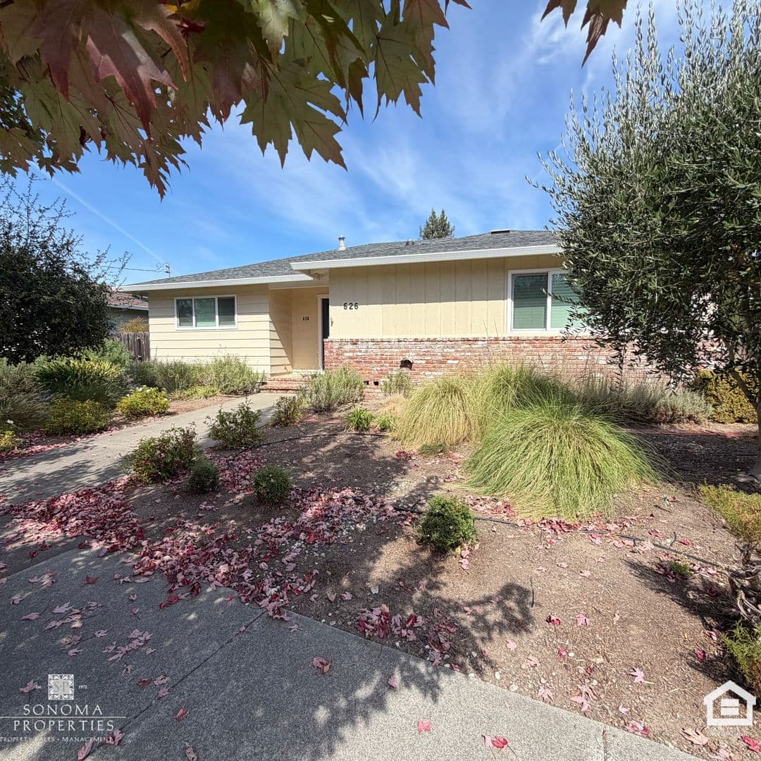 Sonoma House: 626 White Briar Drive