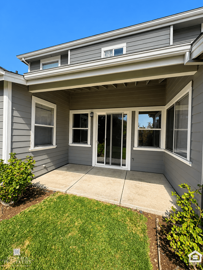 Sonoma Apartment: 838 3rd Street West
