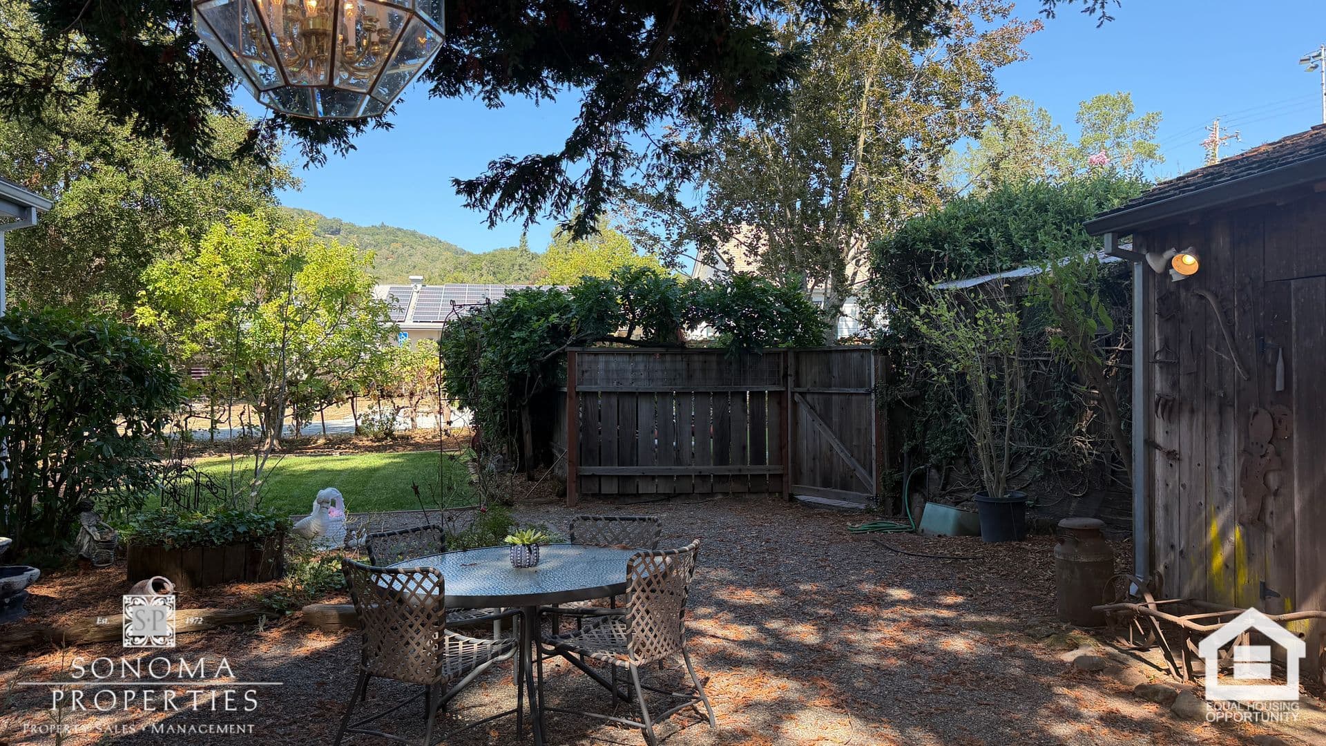 Sonoma House: 217 1st St West