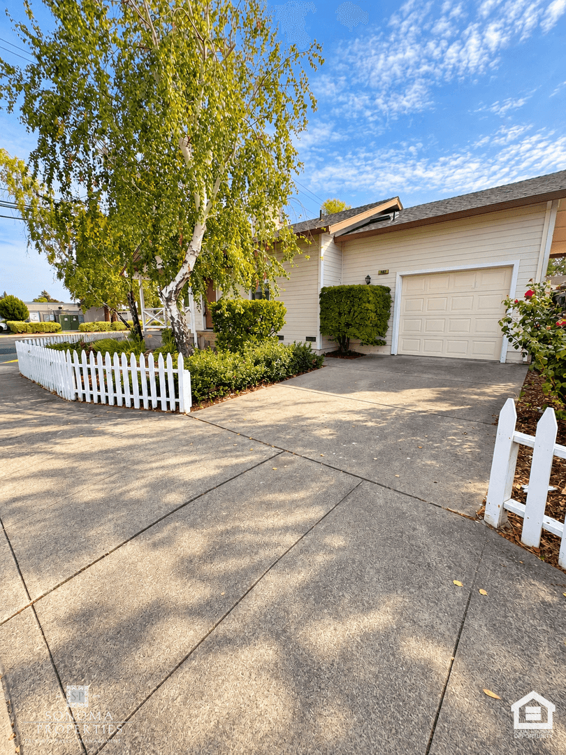 Sonoma House: 503 Oregon Street