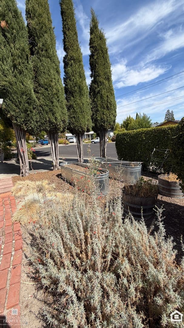 Sonoma House: 626 White Briar Drive