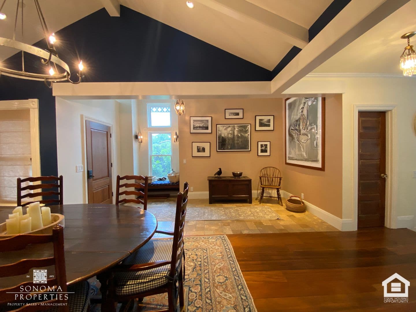 Sonoma House: 800 5th Street East