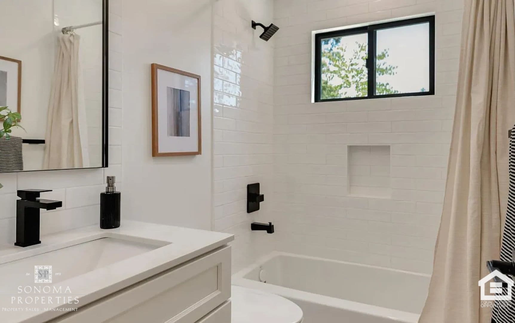 Sonoma Apartment: 532 3rd Street West