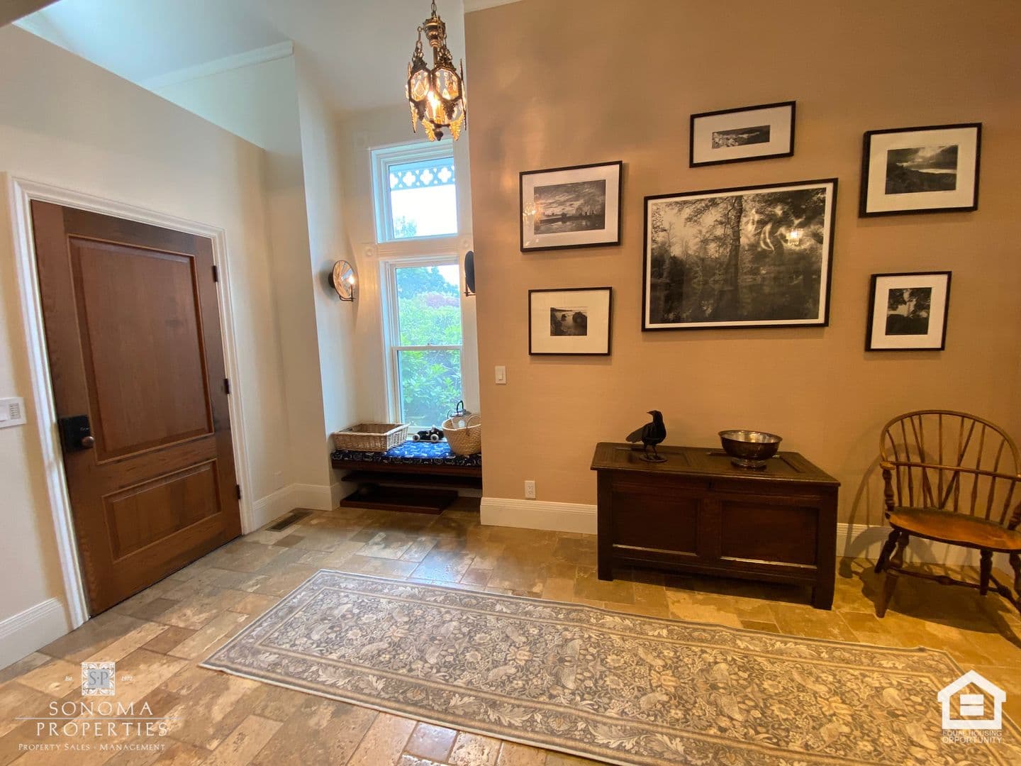 Sonoma House: 800 5th Street East