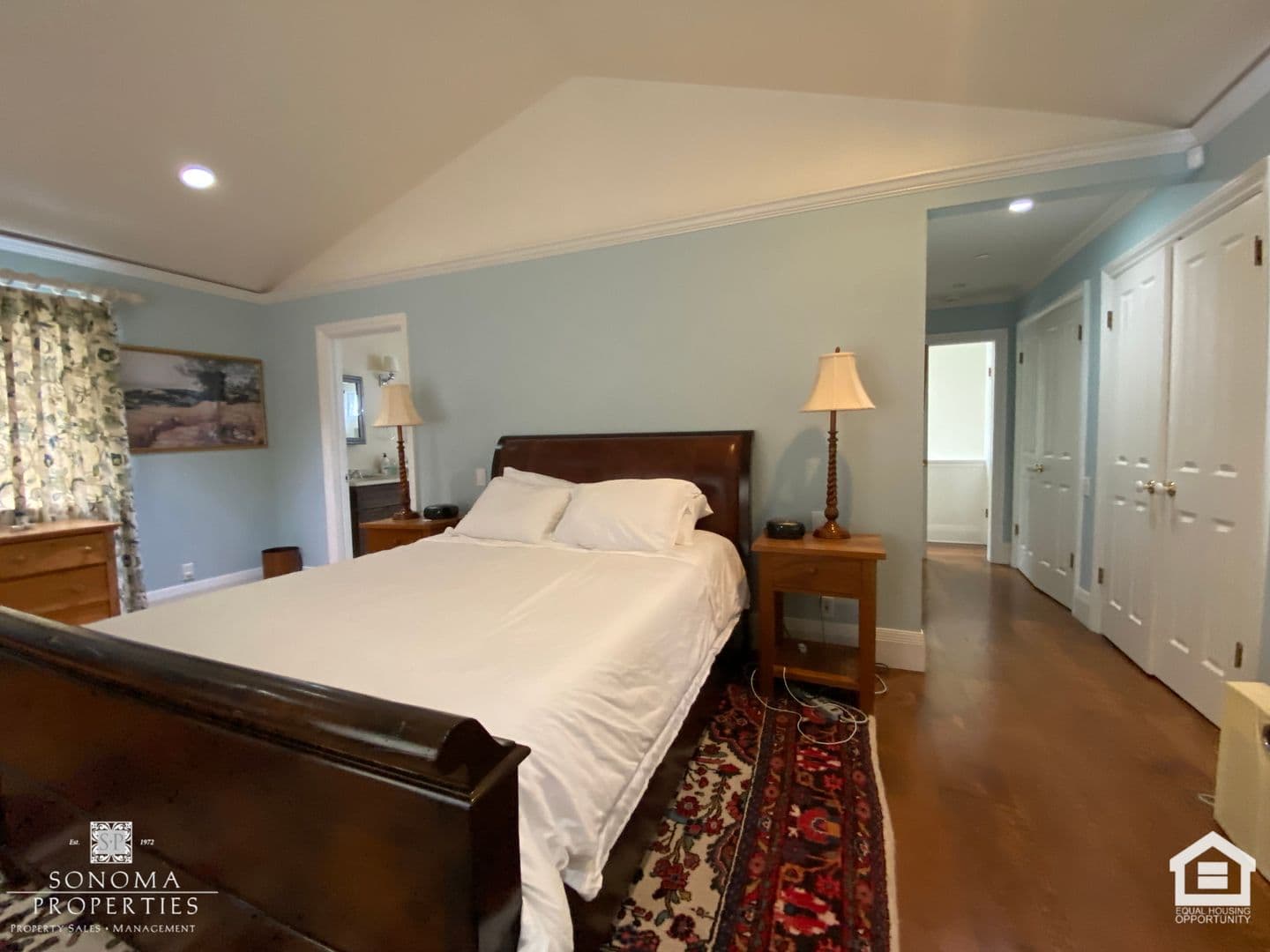 Sonoma House: 800 5th Street East