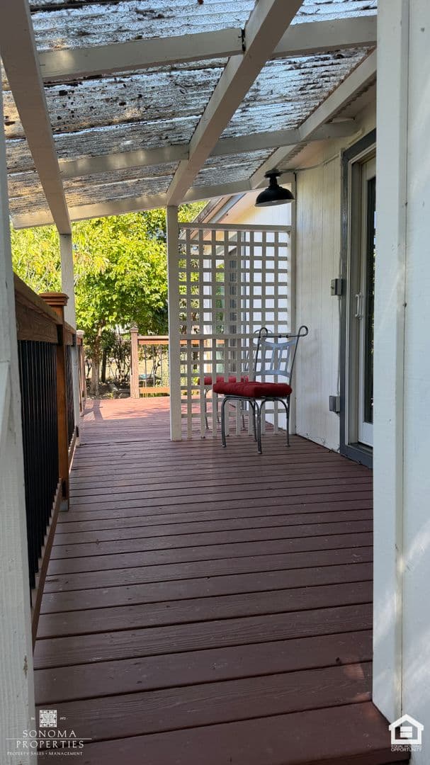Sonoma House: 217 1st St West