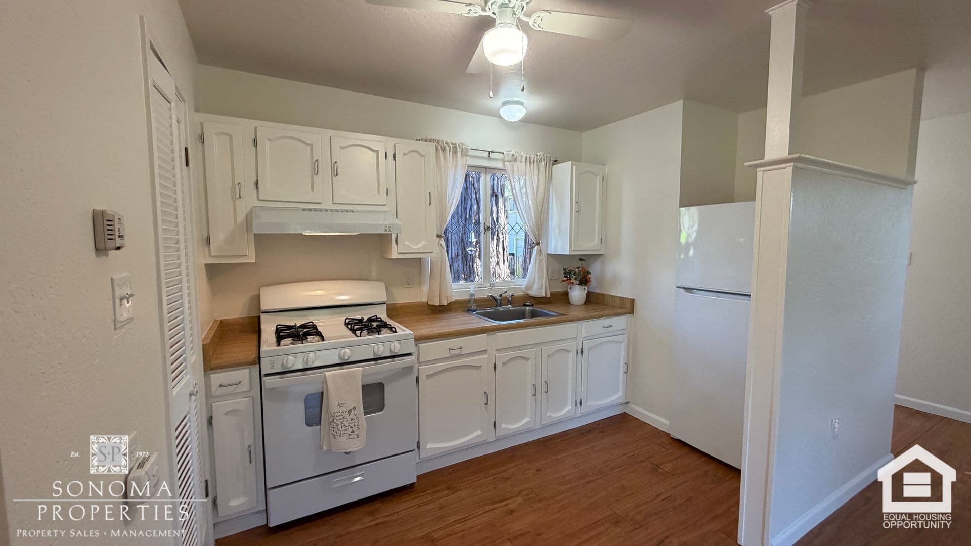 Sonoma House: 217 1st St West