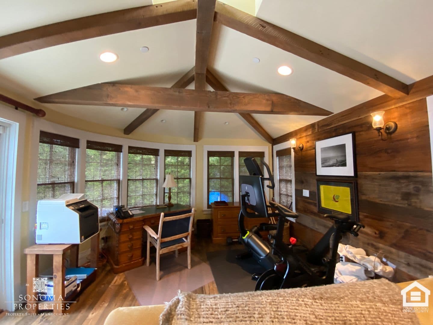 Sonoma House: 800 5th Street East