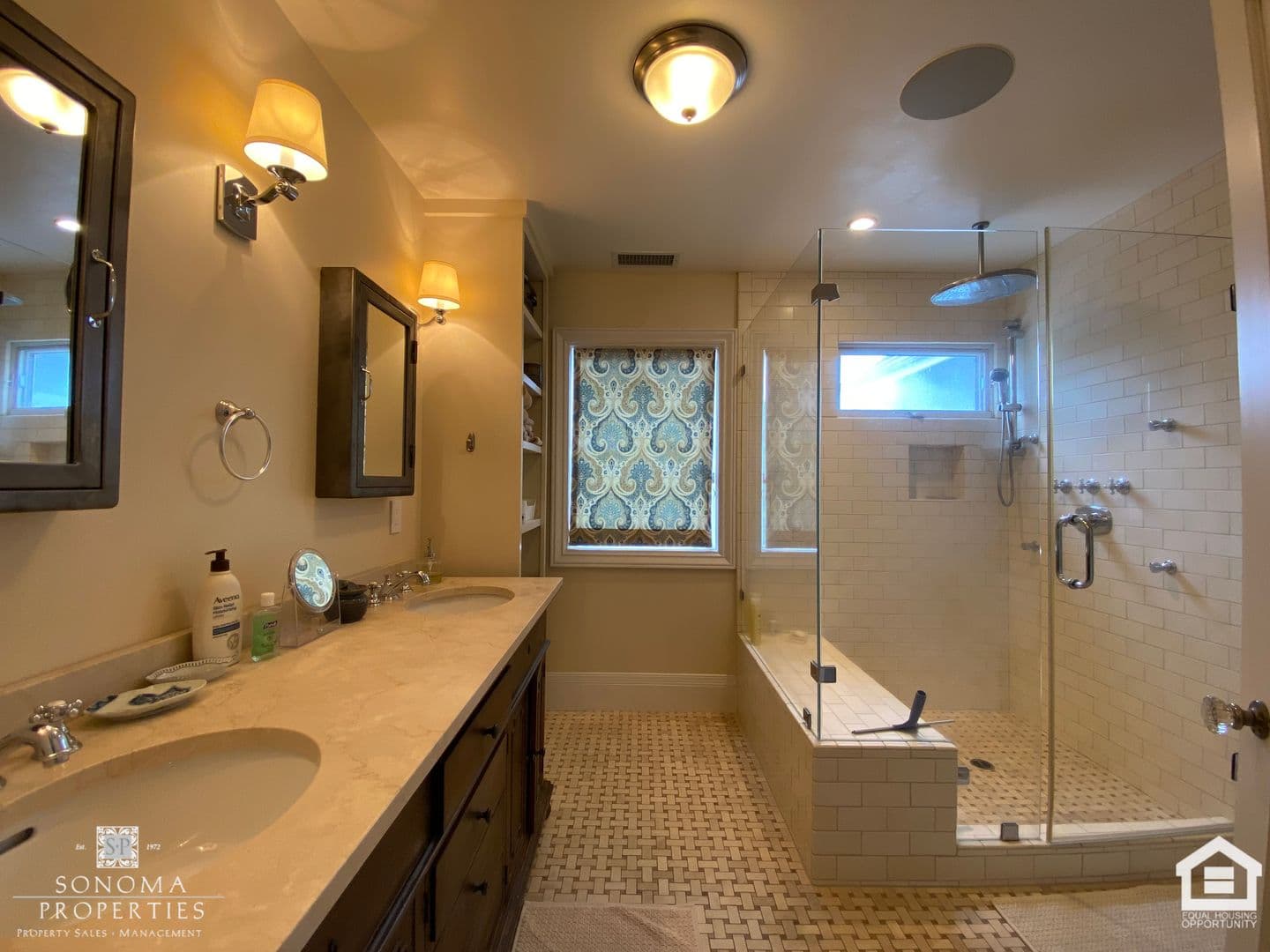 Sonoma House: 800 5th Street East