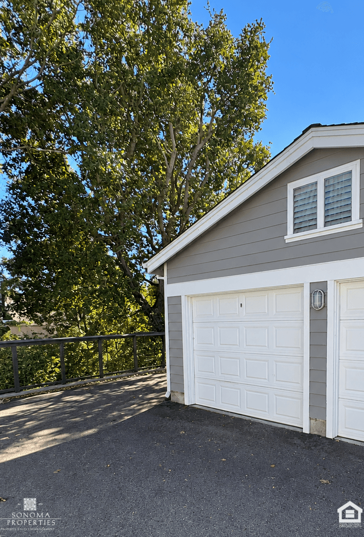Sonoma Apartment: 838 3rd Street West