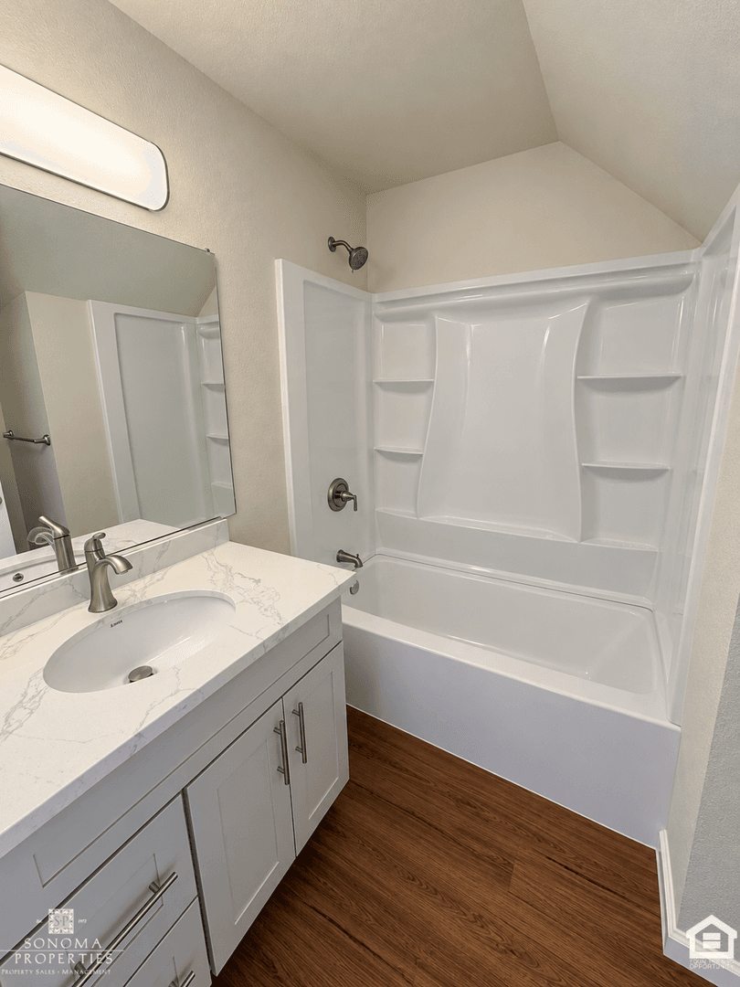 Sonoma Apartment: 838 3rd Street West