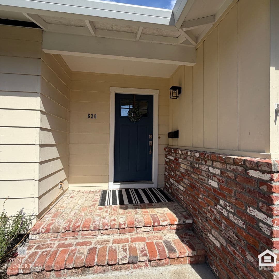 Sonoma House: 626 White Briar Drive