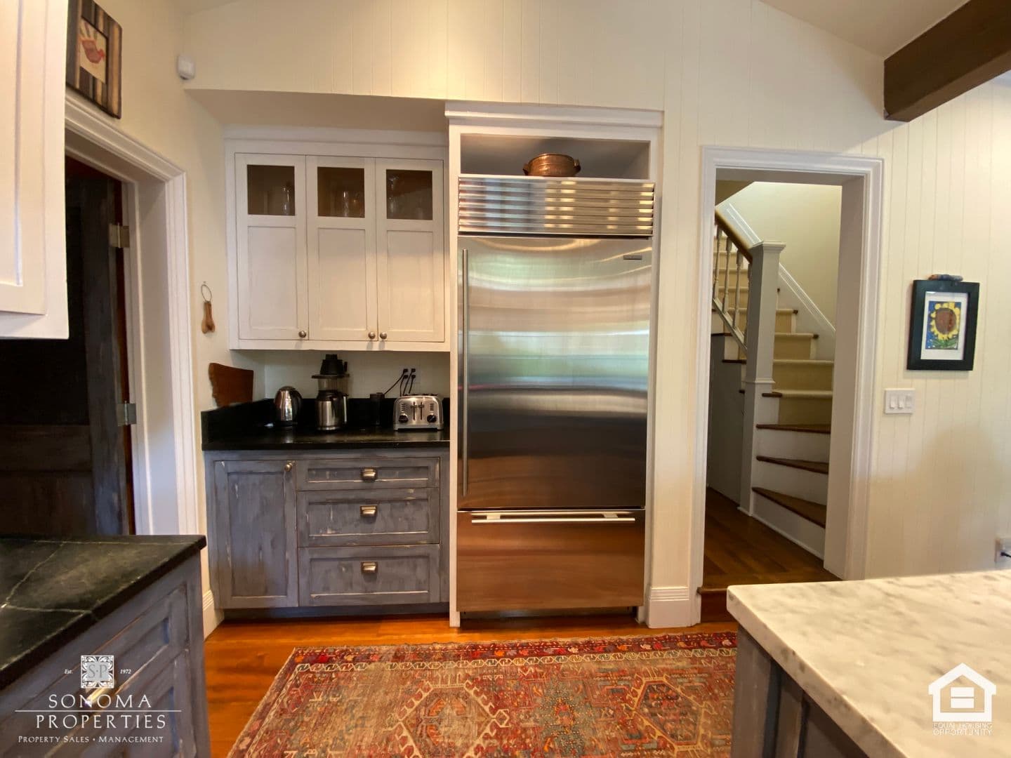 Sonoma House: 800 5th Street East