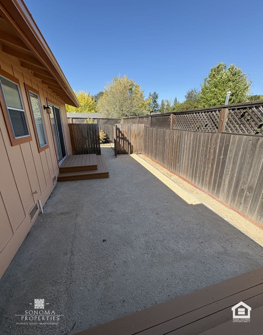 Glen Ellen House: 881 Cecelia Drive