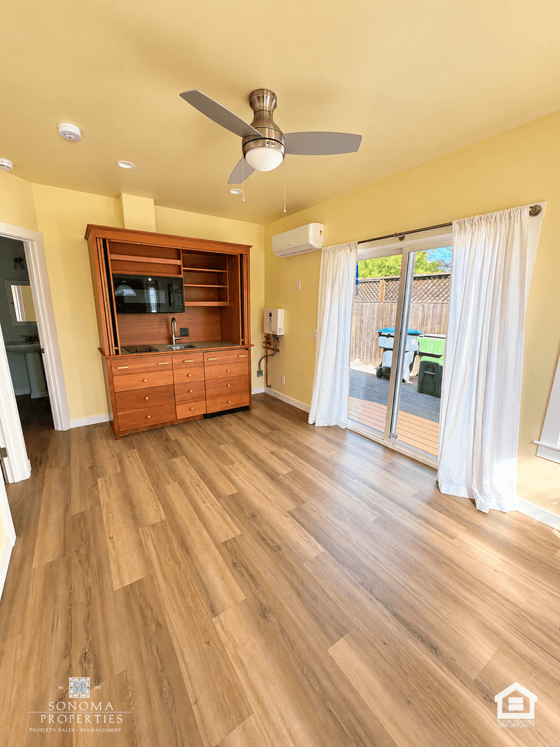 Glen Ellen House: 879 Cecelia Drive