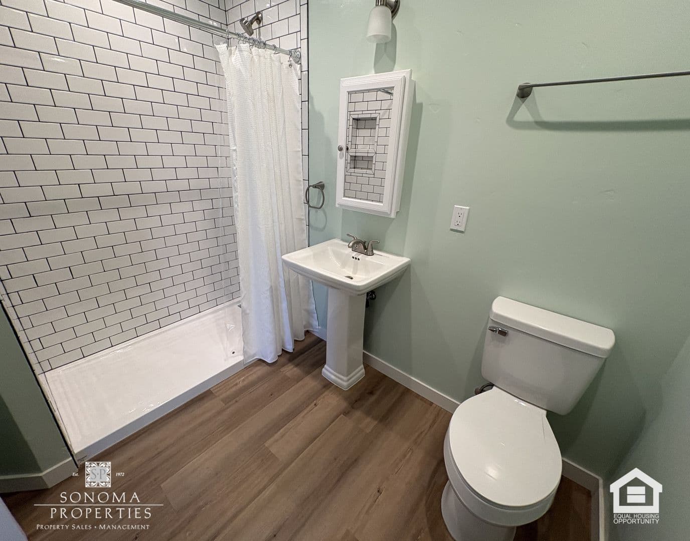Glen Ellen House: 879 Cecelia Drive