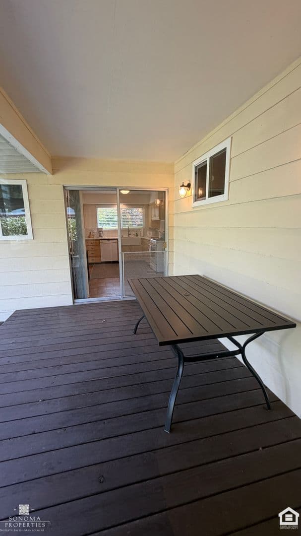 Sonoma House: 626 White Briar Drive