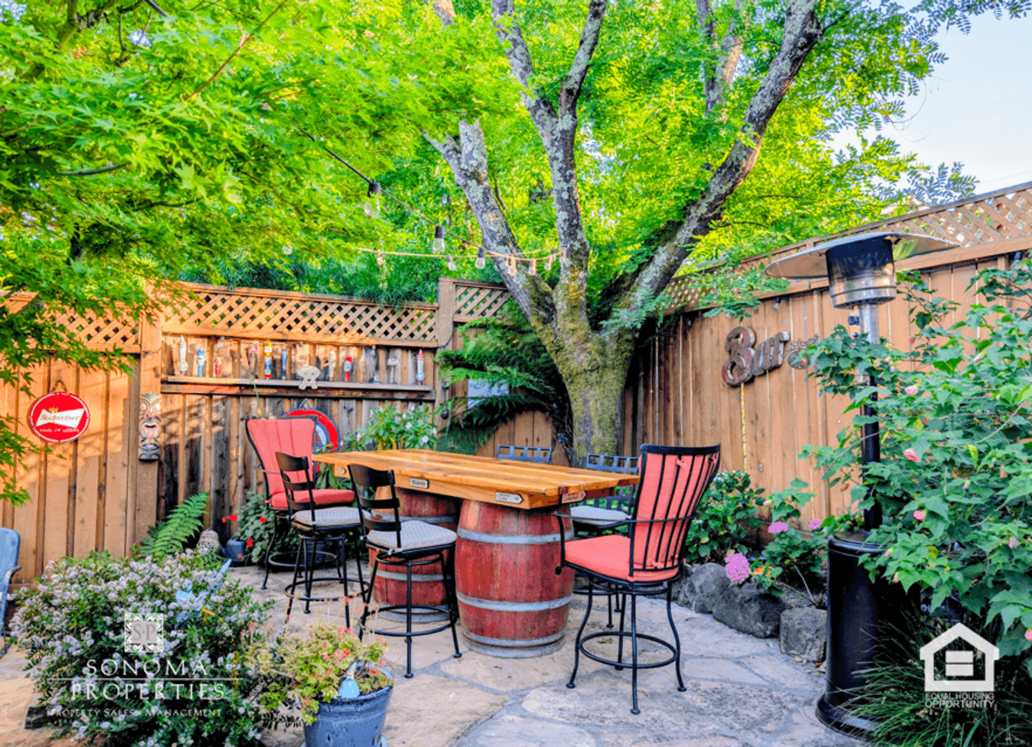 Sonoma House: 689 Cherry Lane